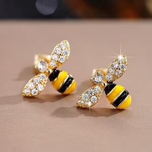 Adorable Gold Tone Bumble‎ Bee Stud Earrings Cubic Zirconia Wings Yellow Black